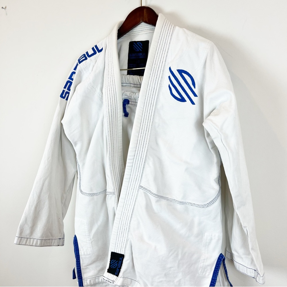 White Jiu Jitsu Gi with Blue Accents - Picture 4 of 16
